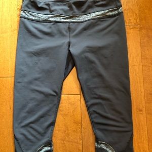 Gray lululemon cropped pants